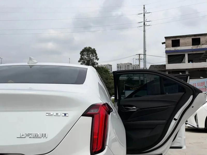 Cadillac CT4 — фото 20