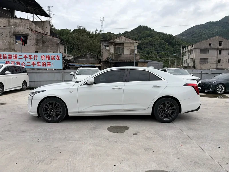 Cadillac CT4 — фото 2