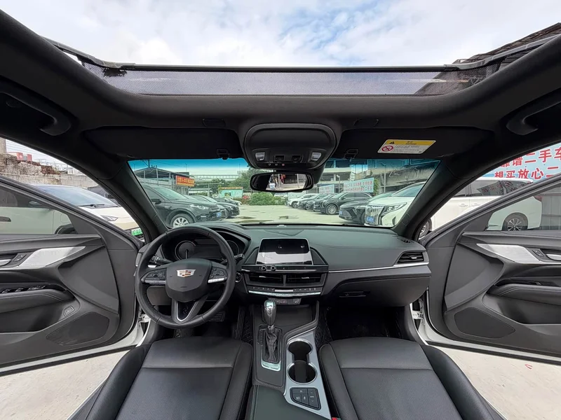 Cadillac CT4 — фото 10