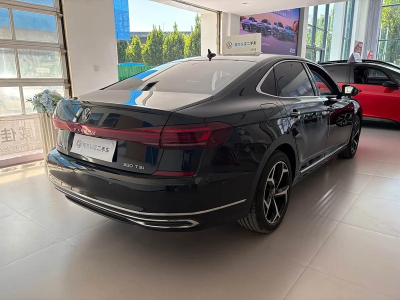 Volkswagen Passat — фото 16