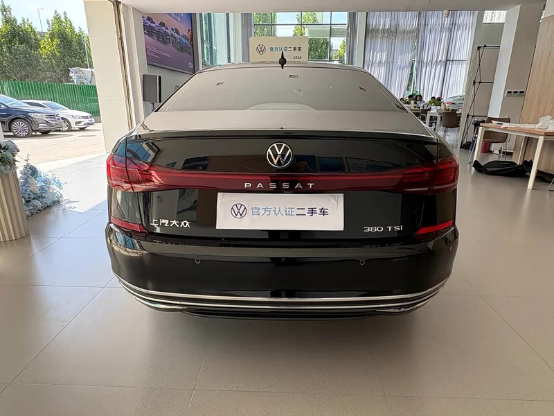 Volkswagen Passat — фото 17