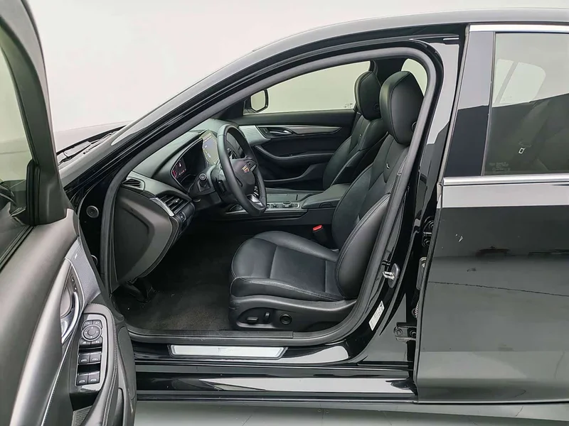 Cadillac CT5 — фото 15