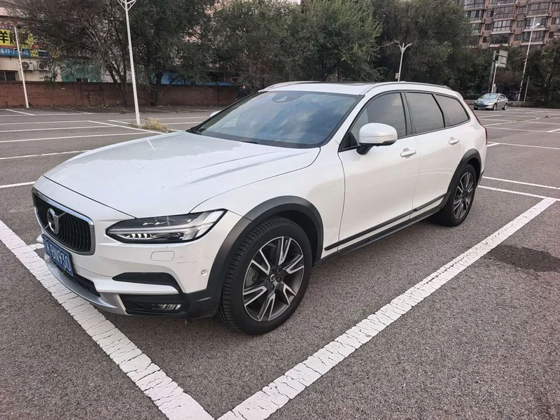 Volvo V90 — фото 1