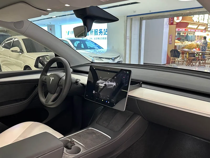 Tesla Model Y — фото 12