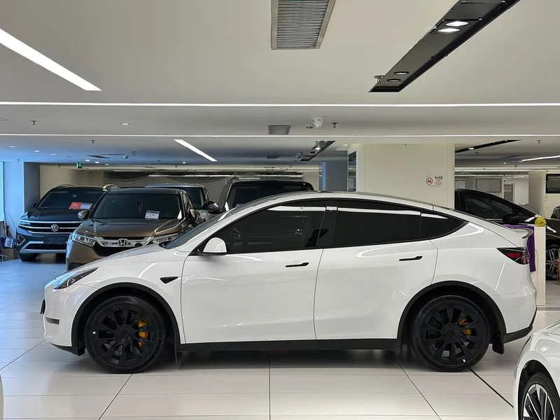 Tesla Model Y — фото 4