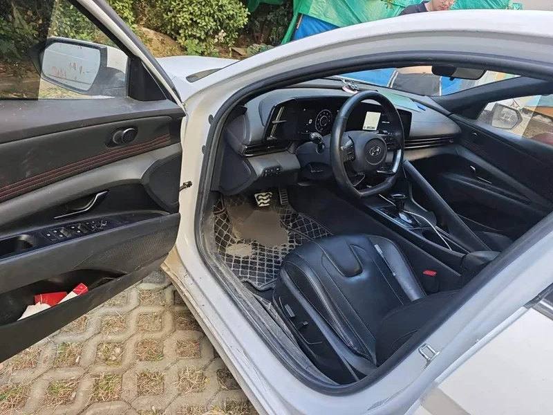 Hyundai Elantra — фото 12
