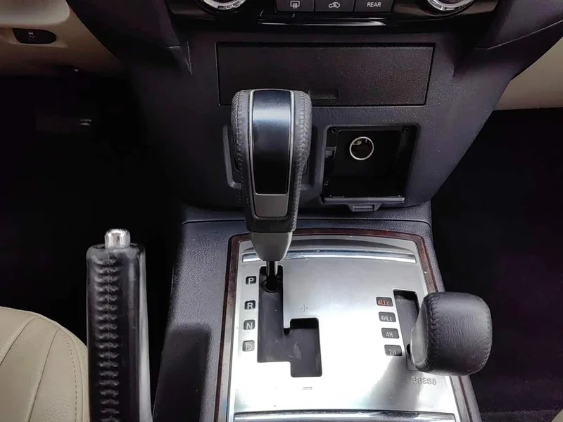 Mitsubishi Pajero (Imported) — фото 15