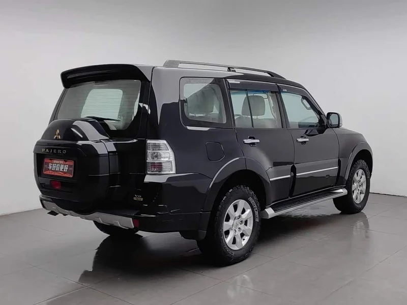 Mitsubishi Pajero (Imported) — фото 3