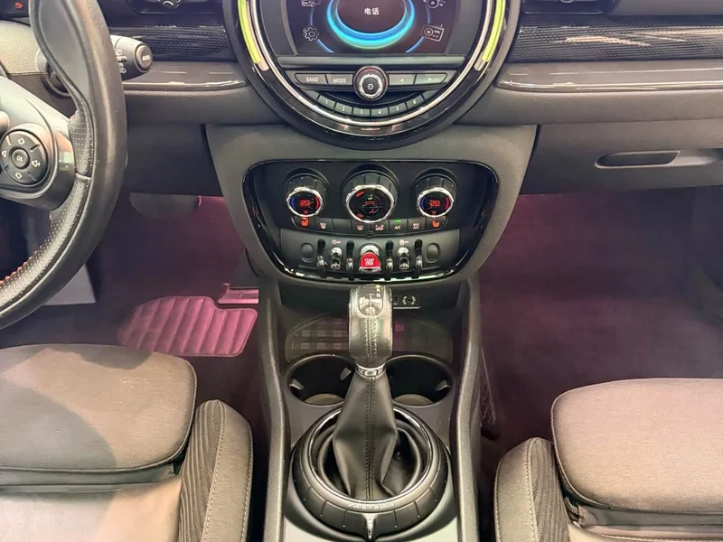 MINI CLUBMAN — фото 15