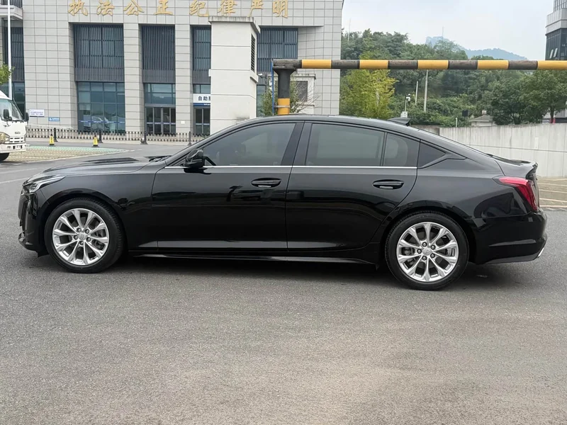 Cadillac CT5 — фото 11