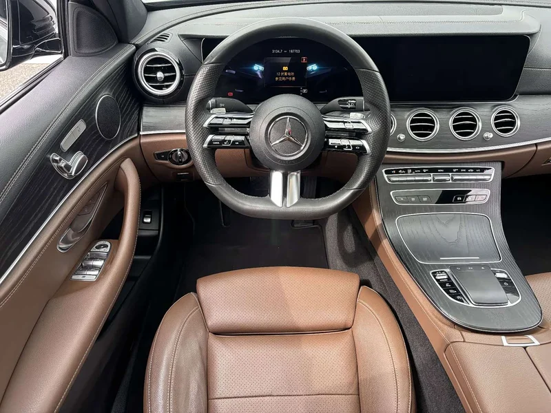 Mercedes-Benz E-Class — фото 14