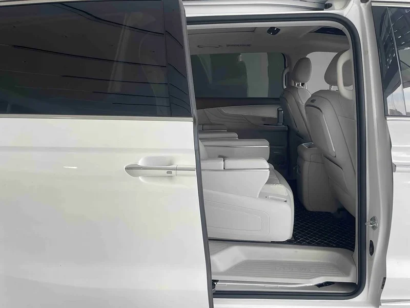 Roewe iMAX8 New Energy — фото 11