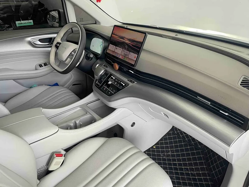 Roewe iMAX8 New Energy — фото 18