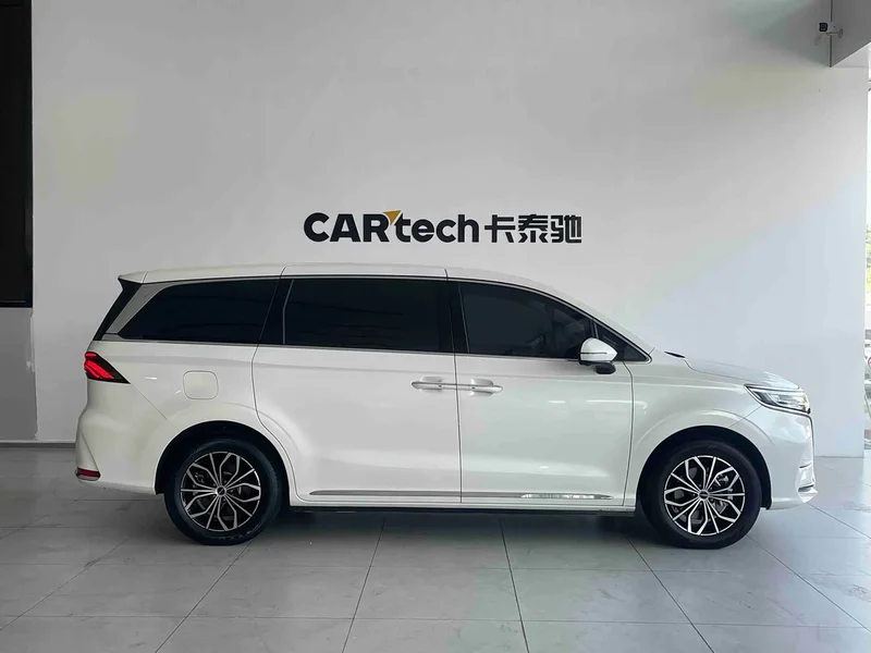 Roewe iMAX8 New Energy — фото 4