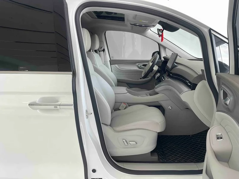 Roewe iMAX8 New Energy — фото 10