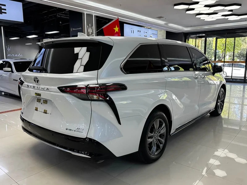 Toyota Sienna — фото 6