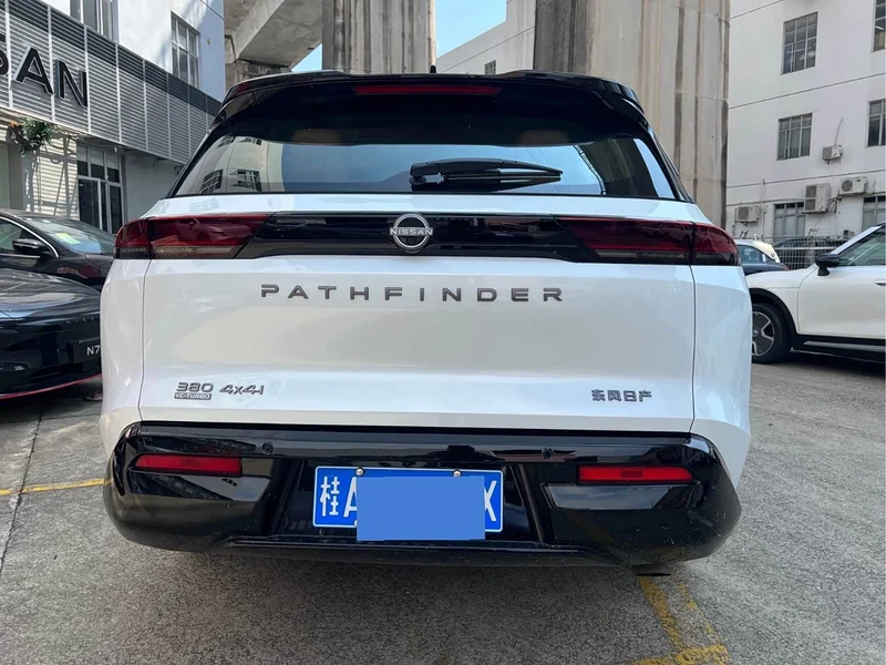 Nissan Pathfinder — фото 5