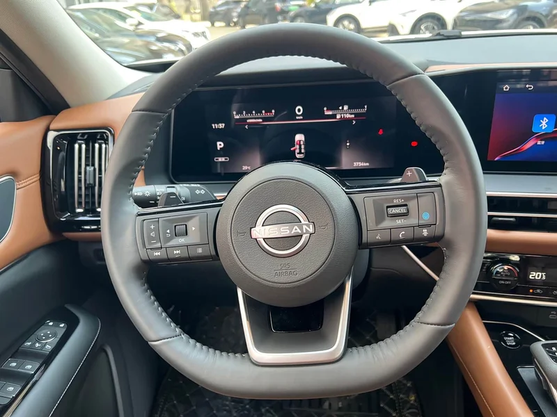 Nissan Pathfinder — фото 8
