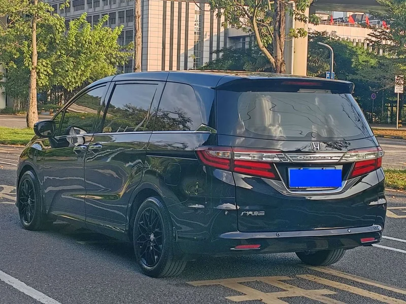 Honda Odyssey — фото 12