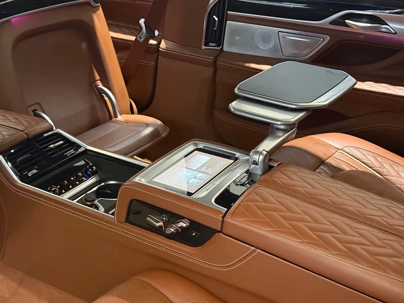BMW 7-Series — фото 11