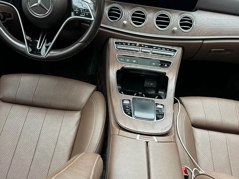 Mercedes-Benz E-Class — фото 11