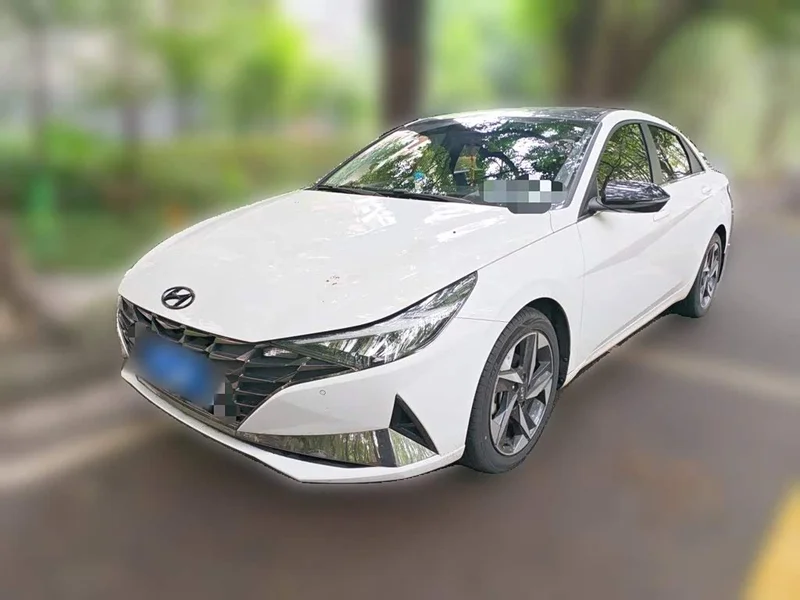 Hyundai Elantra — фото 1