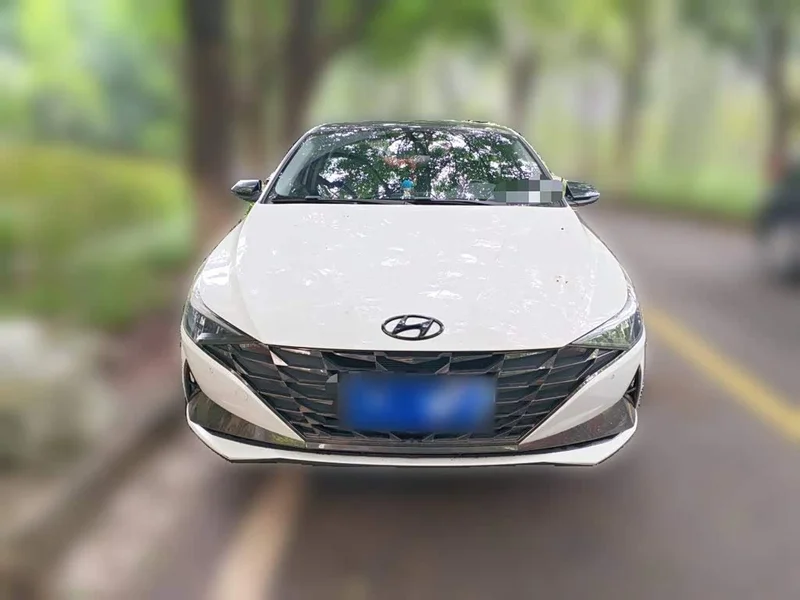 Hyundai Elantra — фото 2