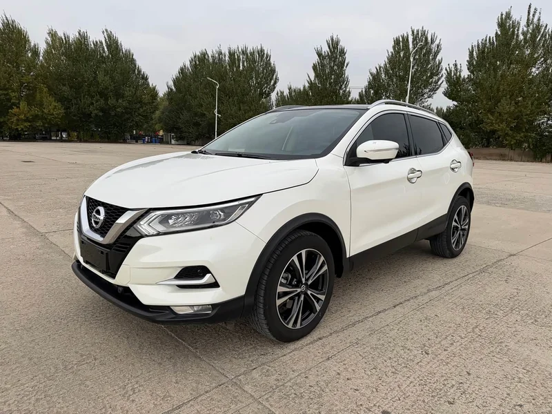 Nissan Qashqai — фото 1