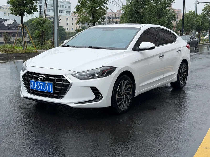 Hyundai Elantra Sport — фото 1