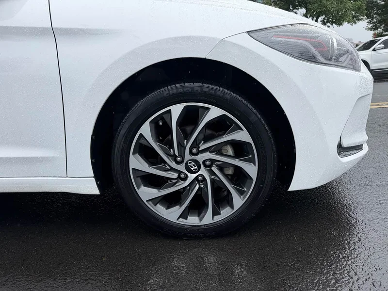 Hyundai Elantra Sport — фото 17