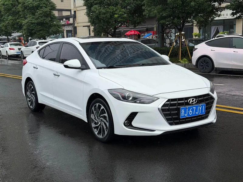 Hyundai Elantra Sport — фото 3