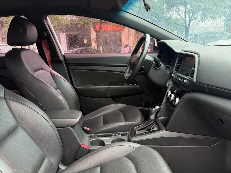 Hyundai Elantra Sport — фото 10