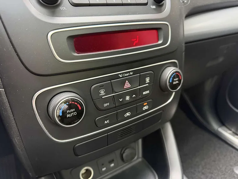 Kia Sorento — фото 15