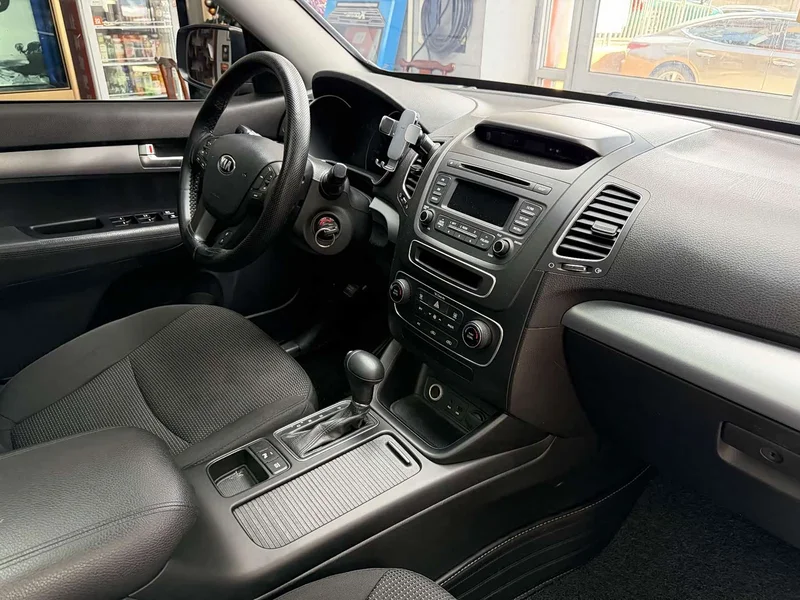 Kia Sorento — фото 16