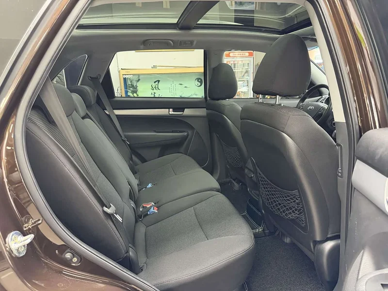 Kia Sorento — фото 24