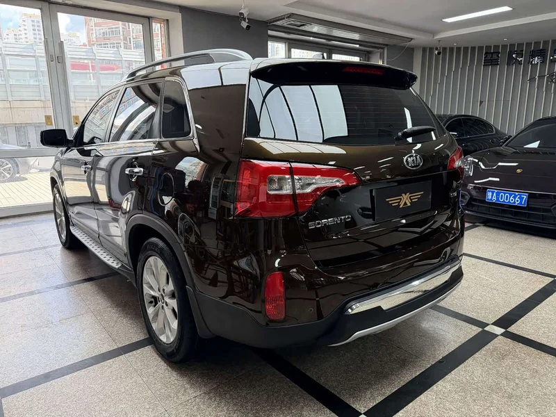 Kia Sorento — фото 4