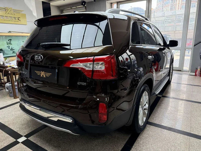 Kia Sorento — фото 6
