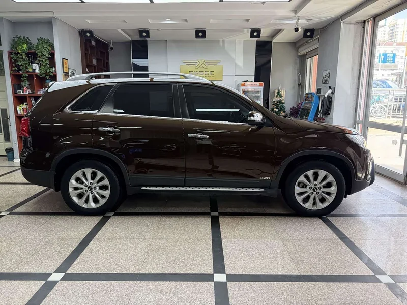 Kia Sorento — фото 7