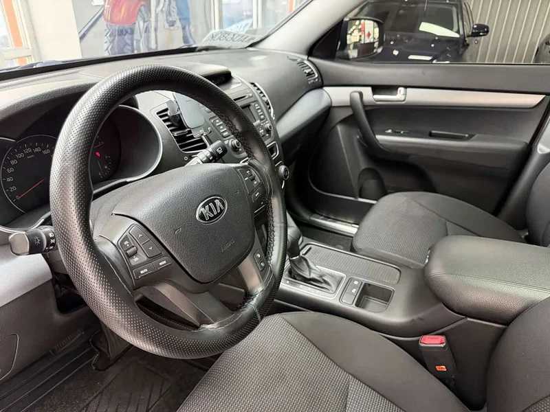 Kia Sorento — фото 8