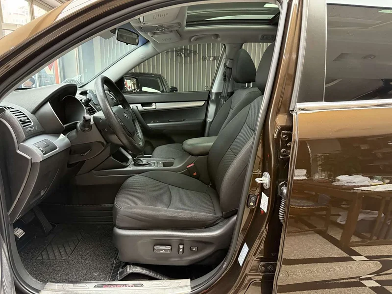 Kia Sorento — фото 9