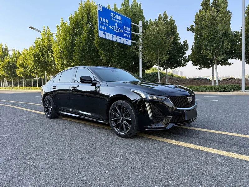 Cadillac CT5 — фото 1