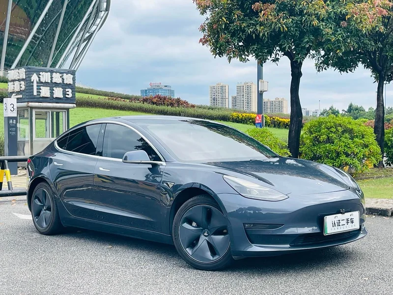 Tesla Model 3 — фото 3