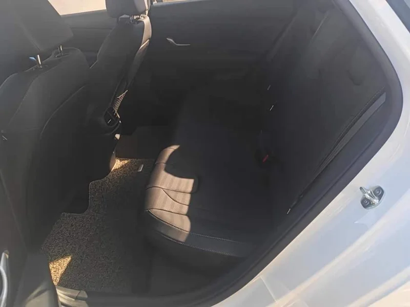 Hyundai Elantra — фото 11