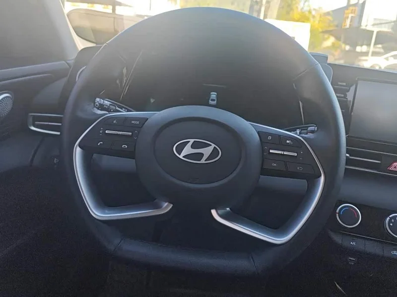 Hyundai Elantra — фото 14