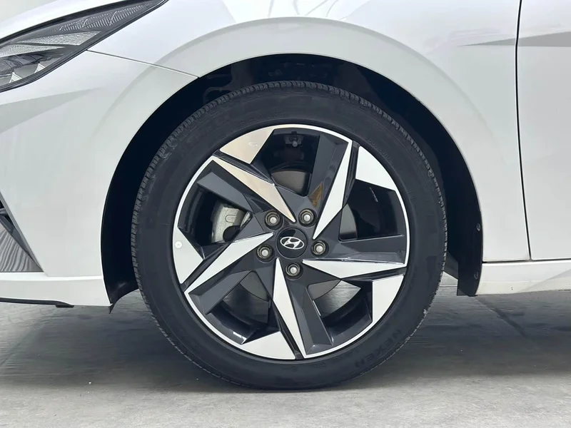 Hyundai Elantra — фото 17