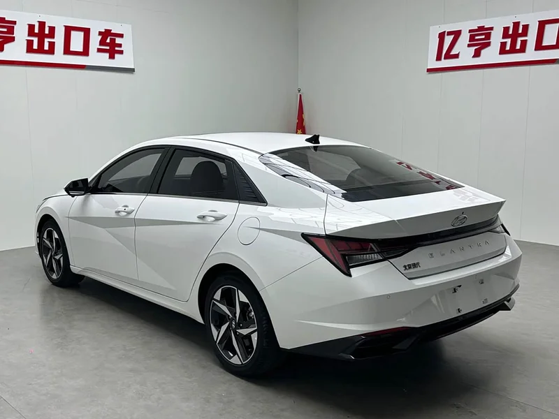 Hyundai Elantra — фото 21