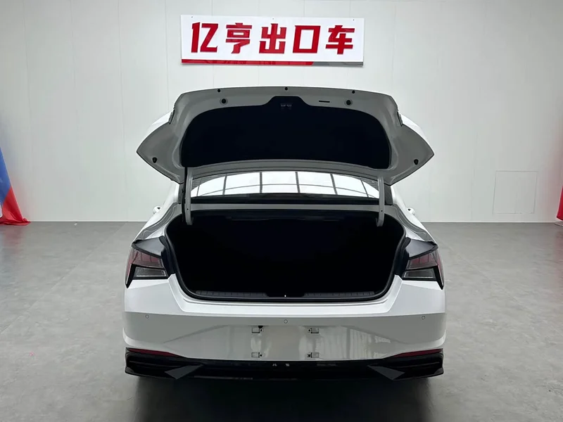 Hyundai Elantra — фото 22