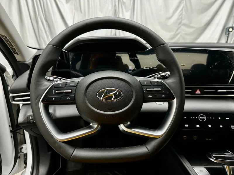 Hyundai Elantra — фото 7