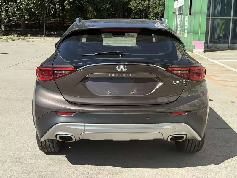 Infiniti QX30 — фото 10