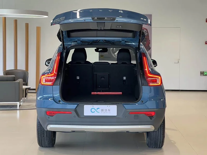 Volvo XC40 — фото 16